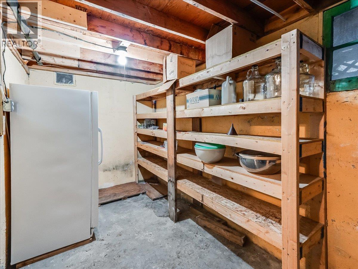 740 10th Avenue, Montrose, British Columbia  V0G 1P0 - Photo 37 - 10378166