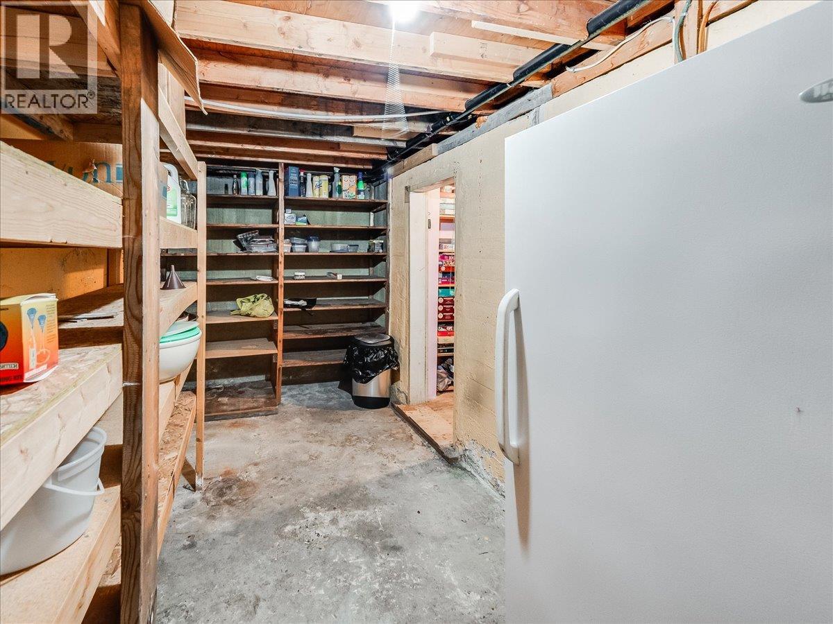 740 10th Avenue, Montrose, British Columbia  V0G 1P0 - Photo 38 - 10378166