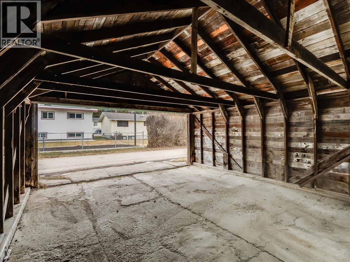 740 10th Avenue, Montrose, British Columbia  V0G 1P0 - Photo 39 - 10378166