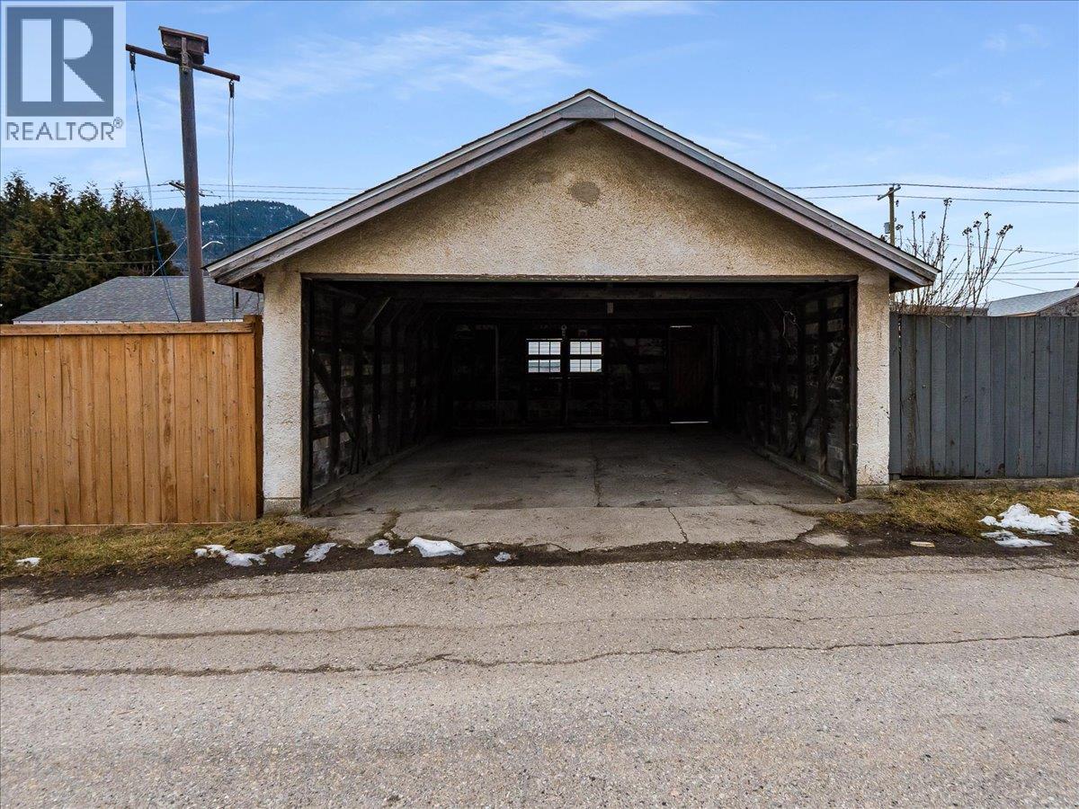 740 10th Avenue, Montrose, British Columbia  V0G 1P0 - Photo 41 - 10378166