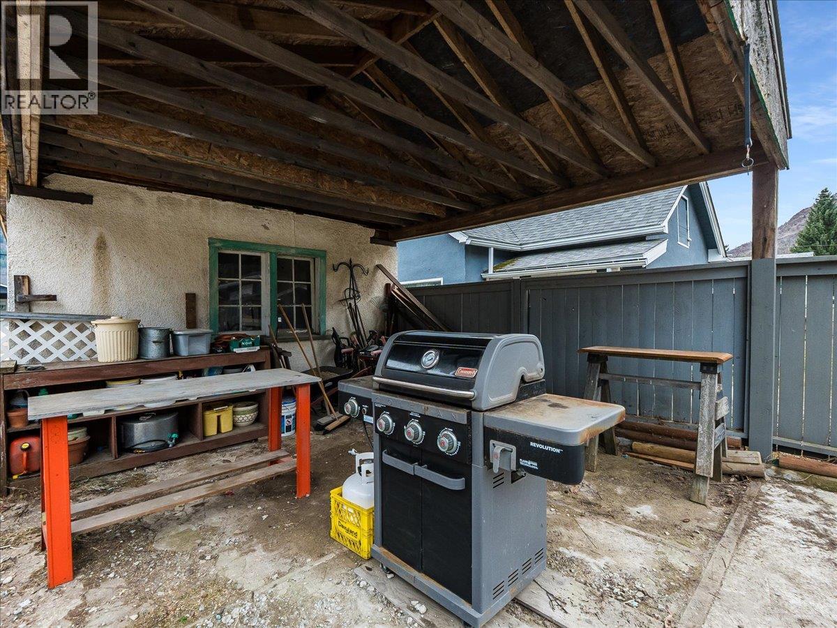 740 10th Avenue, Montrose, British Columbia  V0G 1P0 - Photo 43 - 10378166