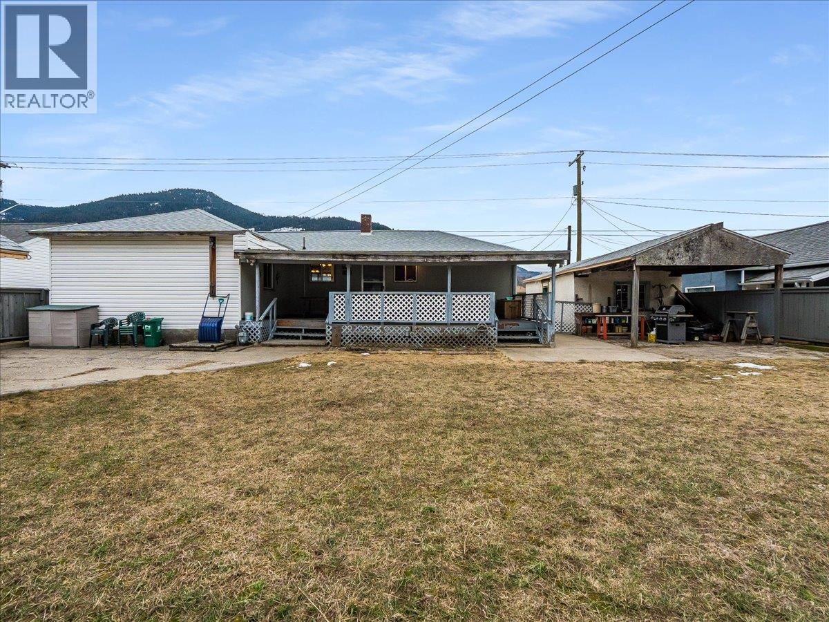 740 10th Avenue, Montrose, British Columbia  V0G 1P0 - Photo 52 - 10378166