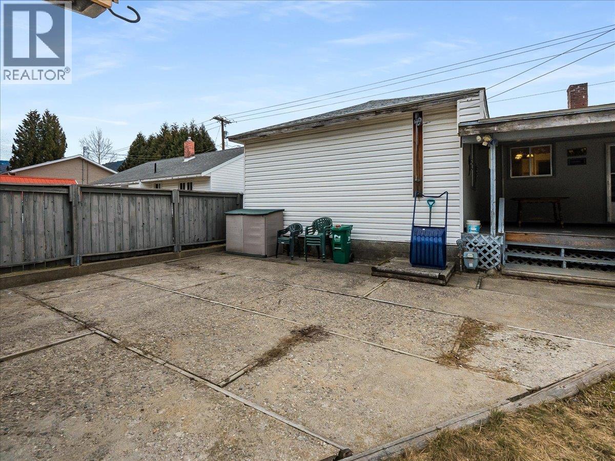 740 10th Avenue, Montrose, British Columbia  V0G 1P0 - Photo 53 - 10378166