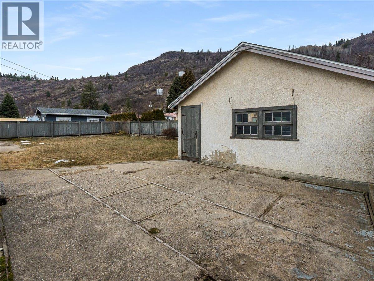 740 10th Avenue, Montrose, British Columbia  V0G 1P0 - Photo 54 - 10378166