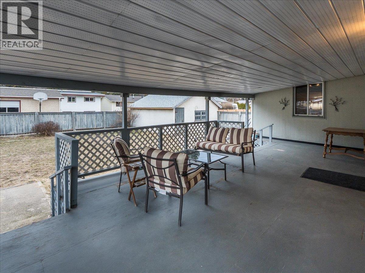 740 10th Avenue, Montrose, British Columbia  V0G 1P0 - Photo 57 - 10378166