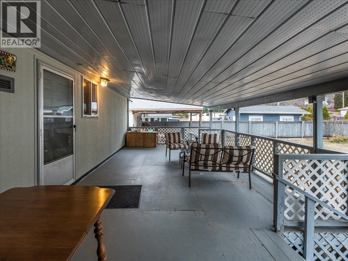 740 10th Avenue, Montrose, British Columbia  V0G 1P0 - Photo 58 - 10378166