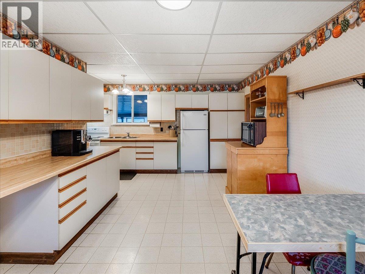 740 10th Avenue, Montrose, British Columbia  V0G 1P0 - Photo 6 - 10378166
