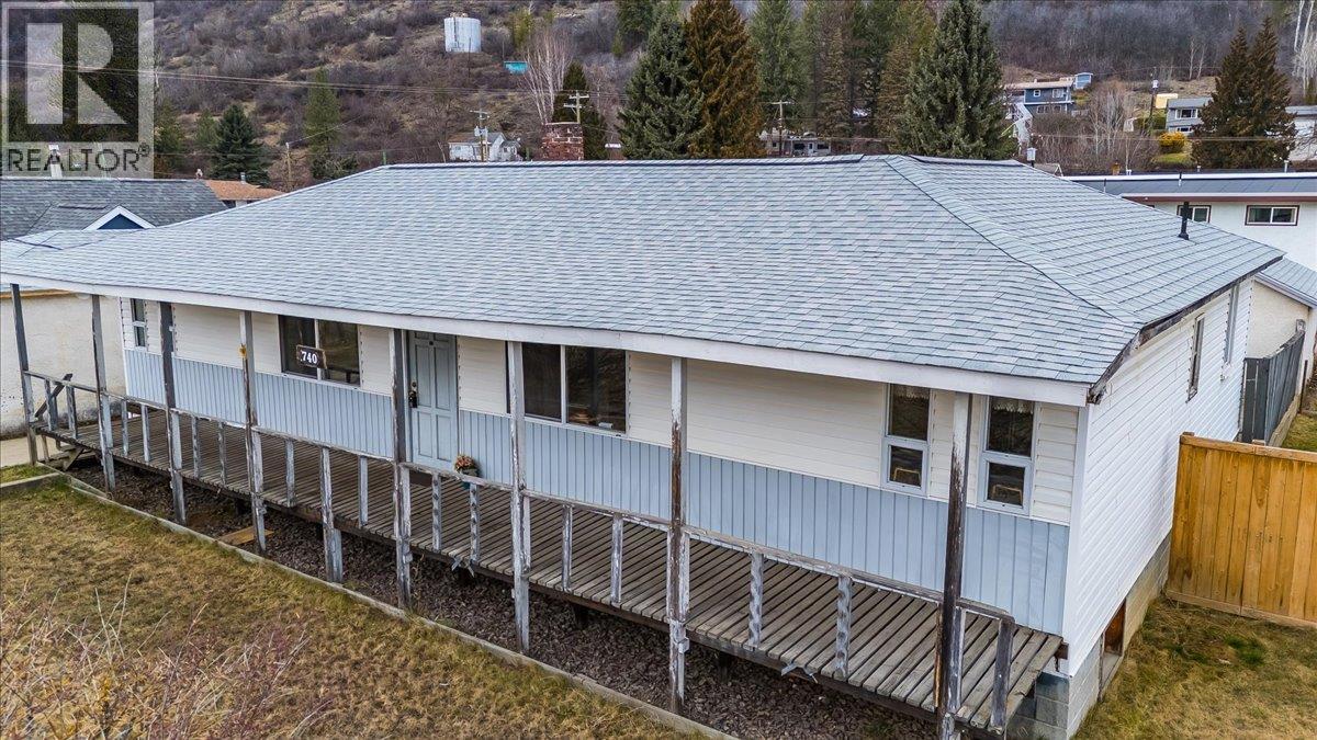 740 10th Avenue, Montrose, British Columbia  V0G 1P0 - Photo 63 - 10378166