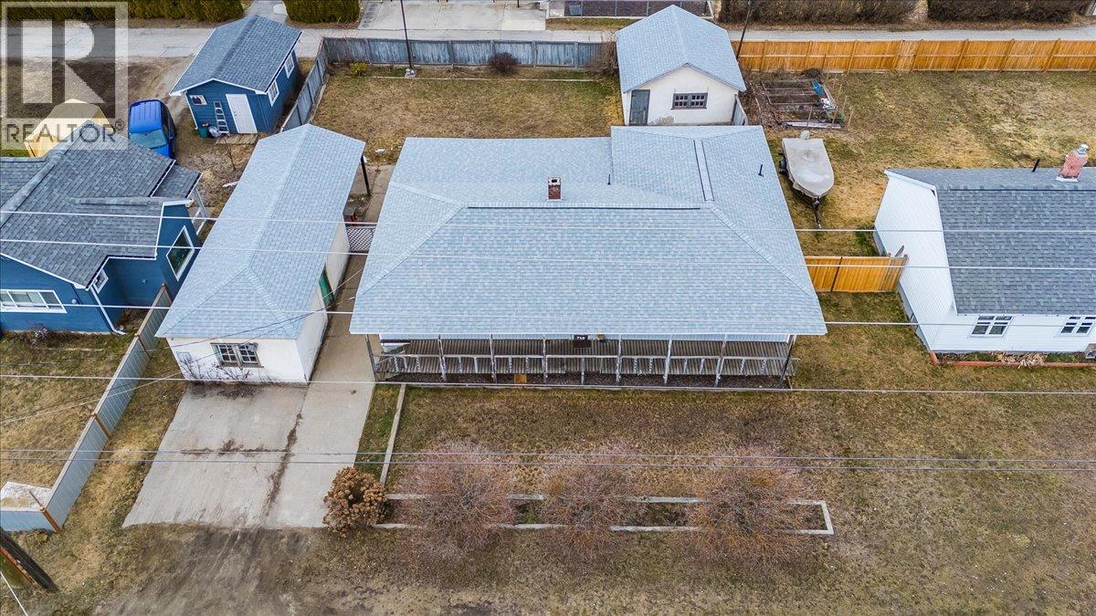 740 10th Avenue, Montrose, British Columbia  V0G 1P0 - Photo 67 - 10378166