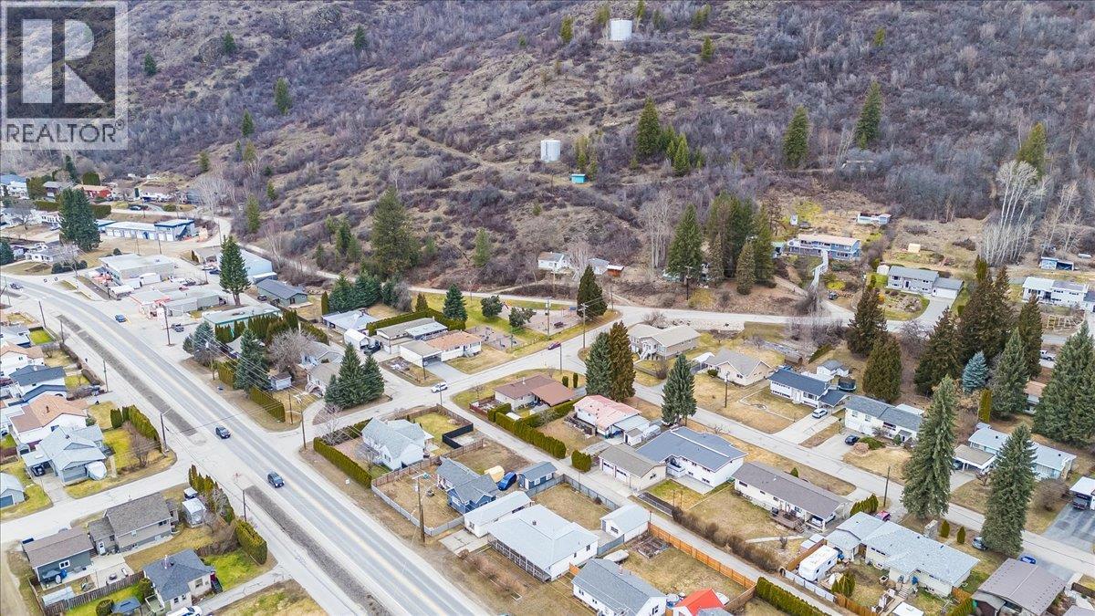 740 10th Avenue, Montrose, British Columbia  V0G 1P0 - Photo 68 - 10378166