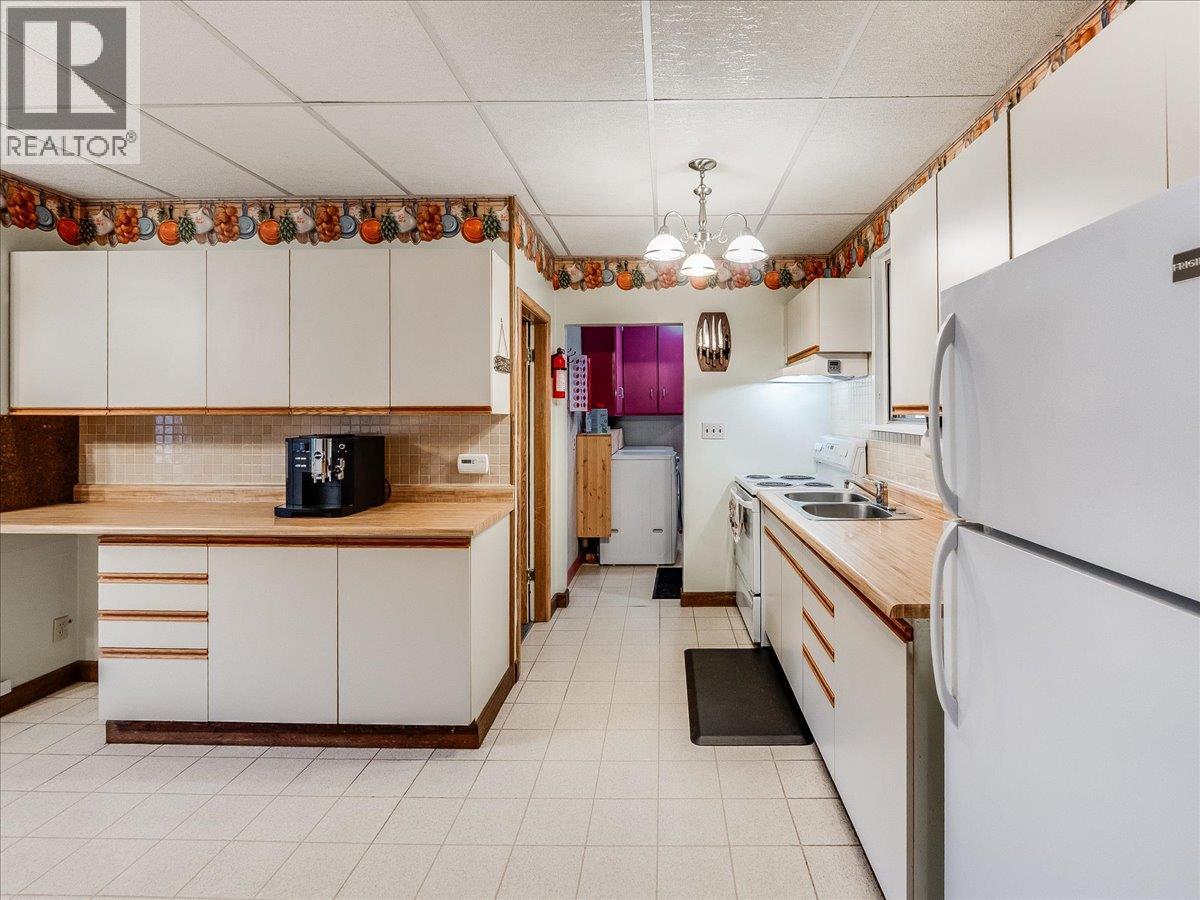 740 10th Avenue, Montrose, British Columbia  V0G 1P0 - Photo 7 - 10378166