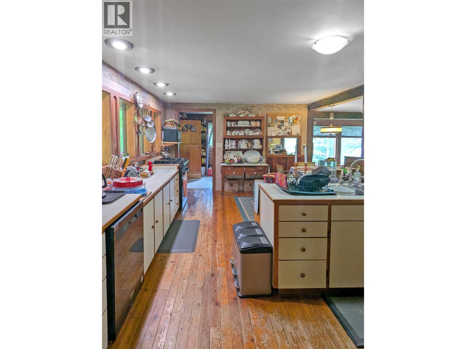 8802 Martens Road, Slocan, British Columbia  V0G 2C0 - Photo 11 - 10377776