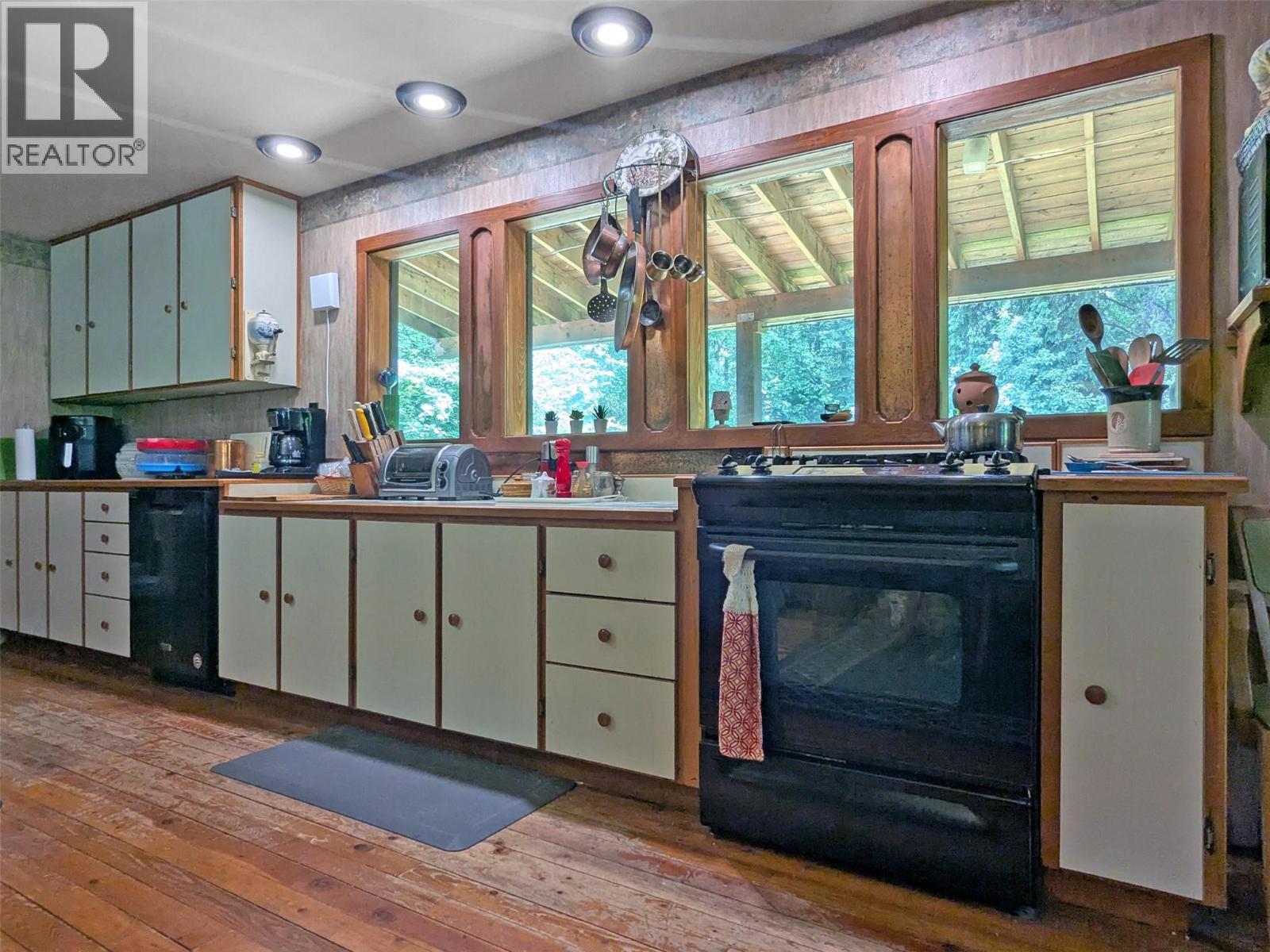 8802 Martens Road, Slocan, British Columbia  V0G 2C0 - Photo 12 - 10377776