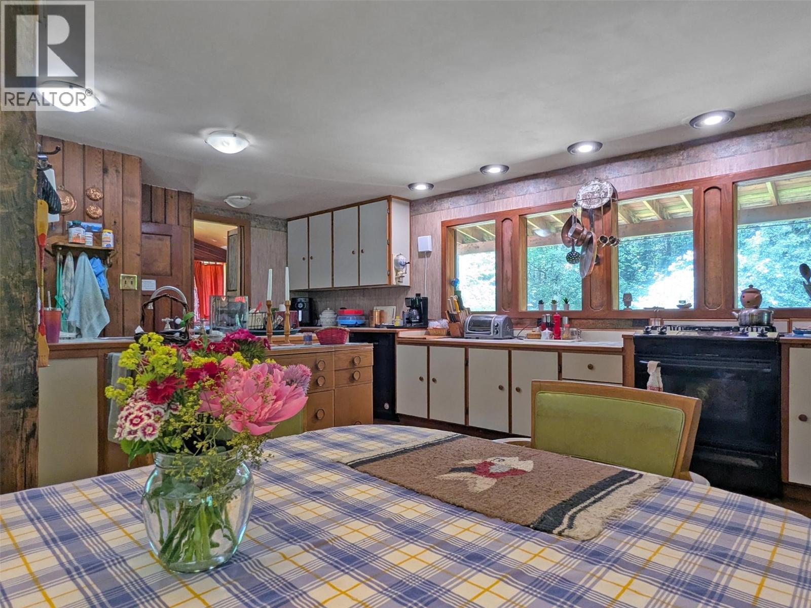 8802 Martens Road, Slocan, British Columbia  V0G 2C0 - Photo 13 - 10377776