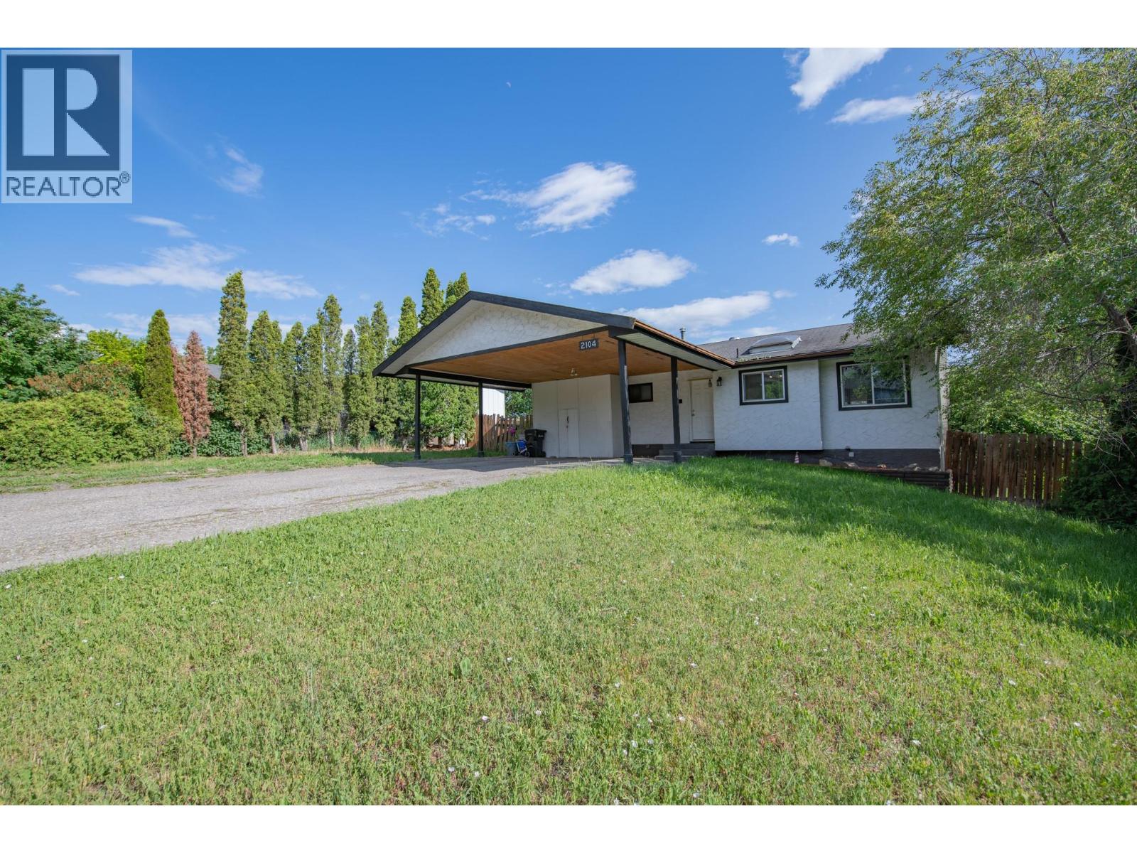 2104 20 Avenue, Vernon, British Columbia  V1T 7J6 - Photo 2 - 10378330