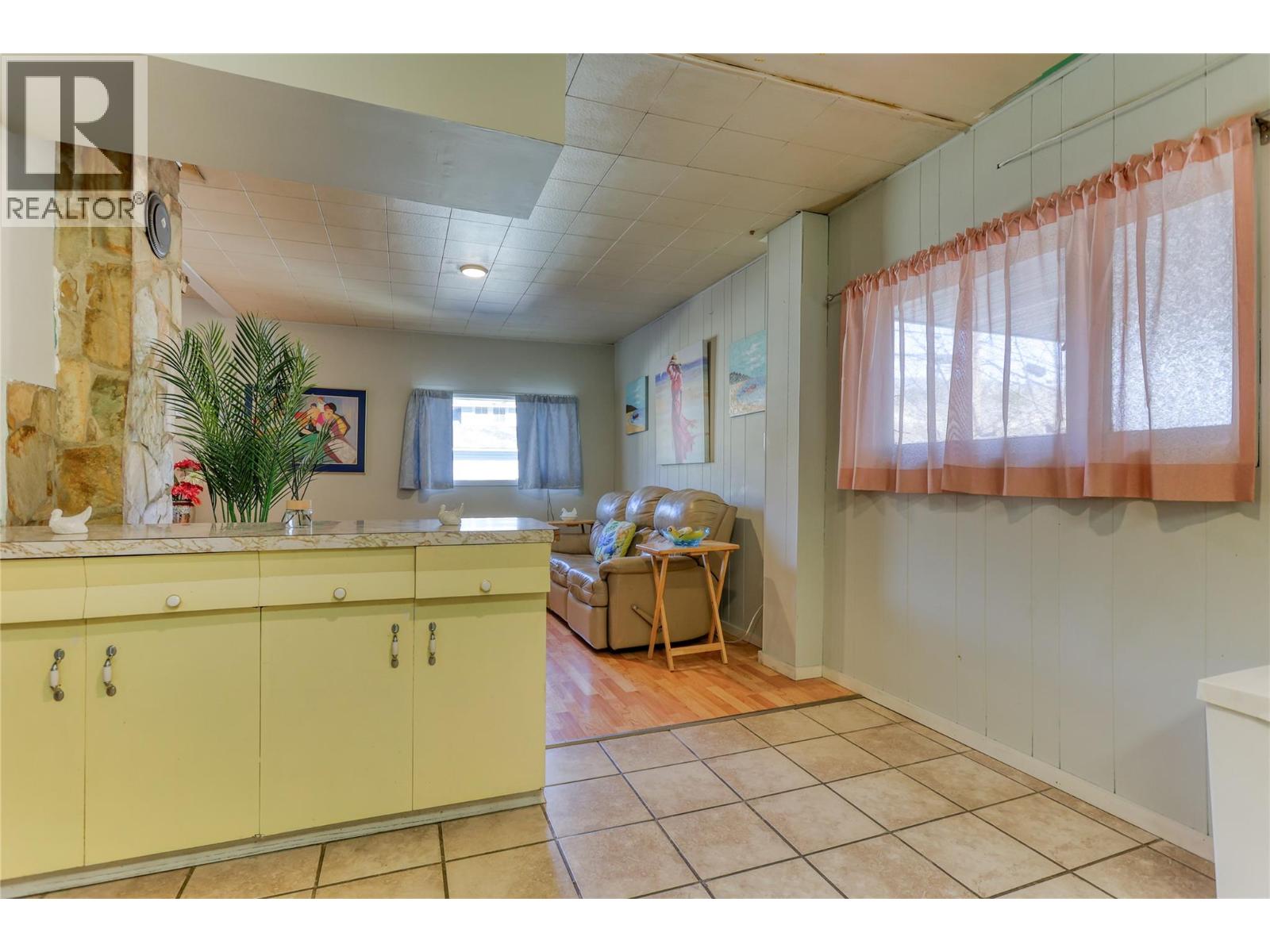 244a Old Rossland Avenue, Trail, British Columbia  V1R 3M7 - Photo 10 - 10377345