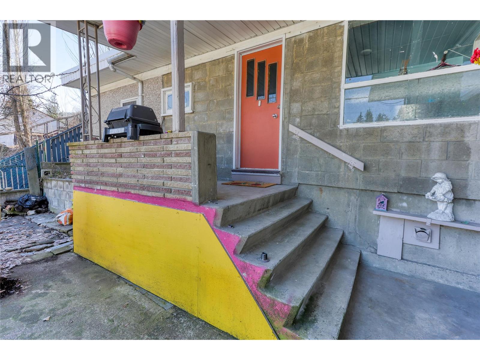 244a Old Rossland Avenue, Trail, British Columbia  V1R 3M7 - Photo 6 - 10377345