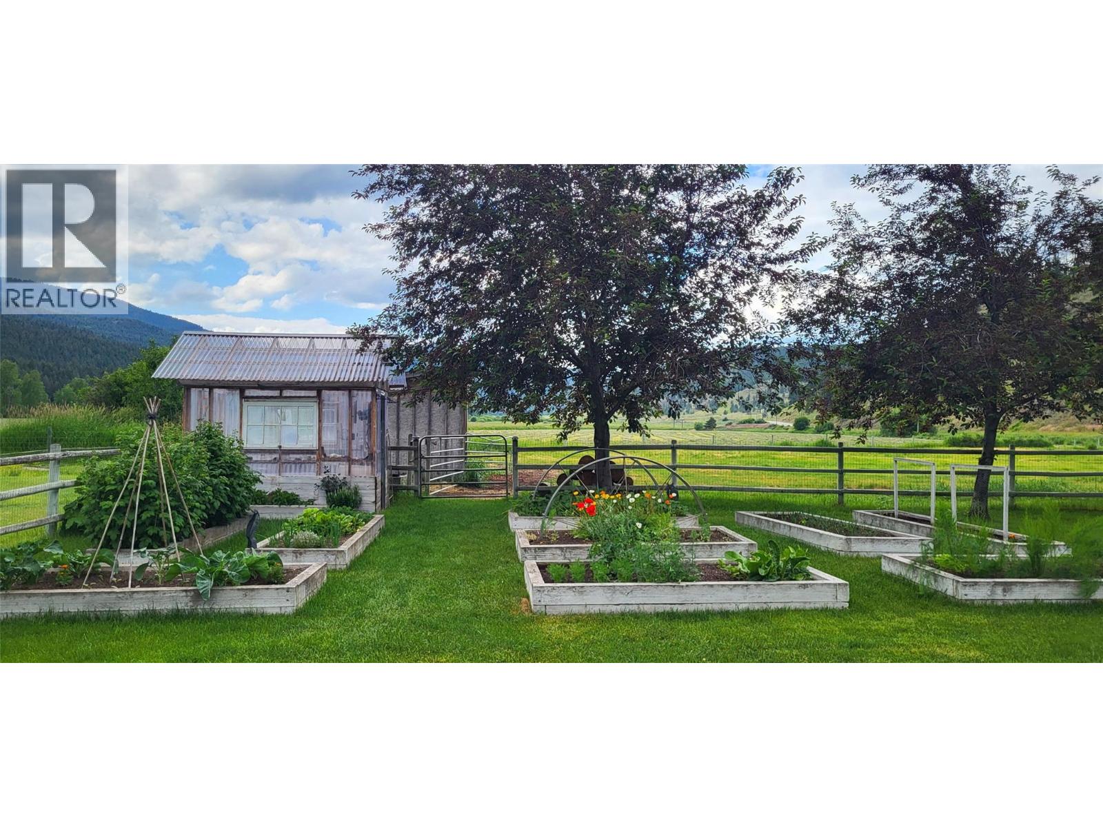 3602 Kamloops Vernon Highway, Monte Lake, British Columbia  V0E 2N0 - Photo 9 - 10377889