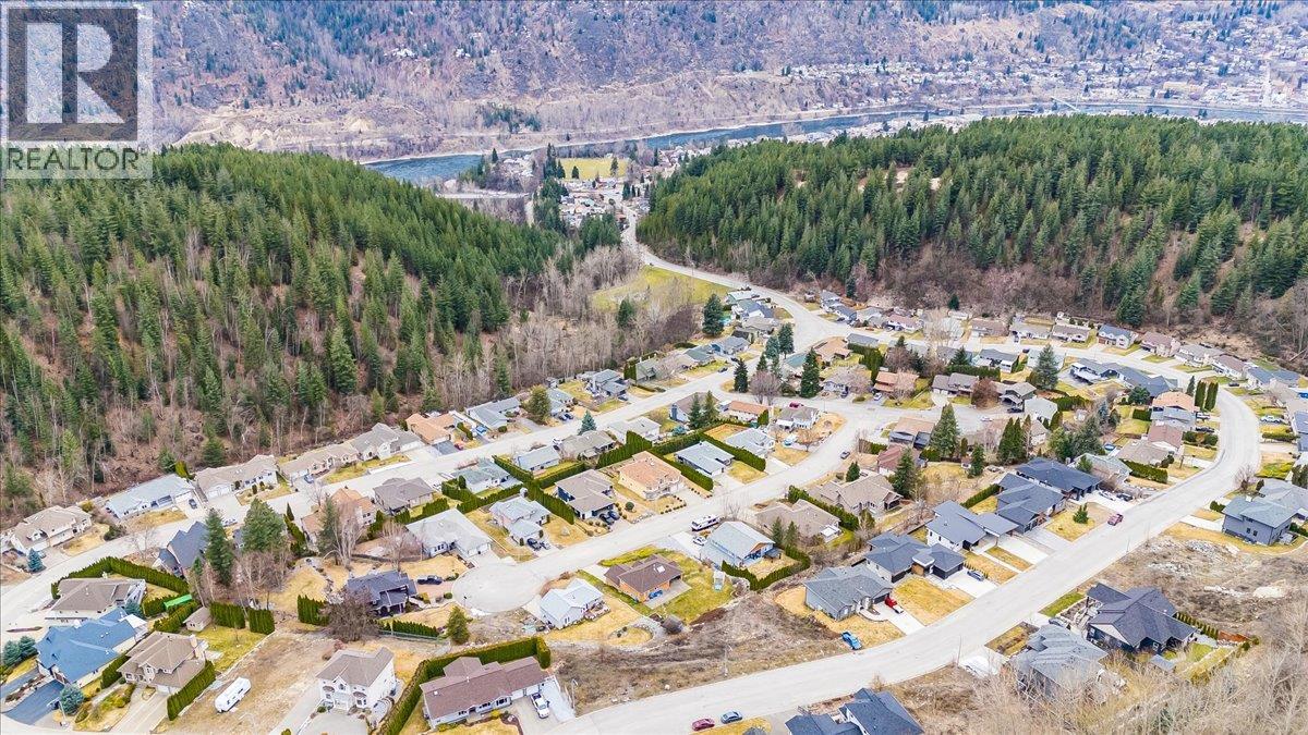 2460 Mcbride Street, Trail, British Columbia  V1R 4N8 - Photo 10 - 10378092