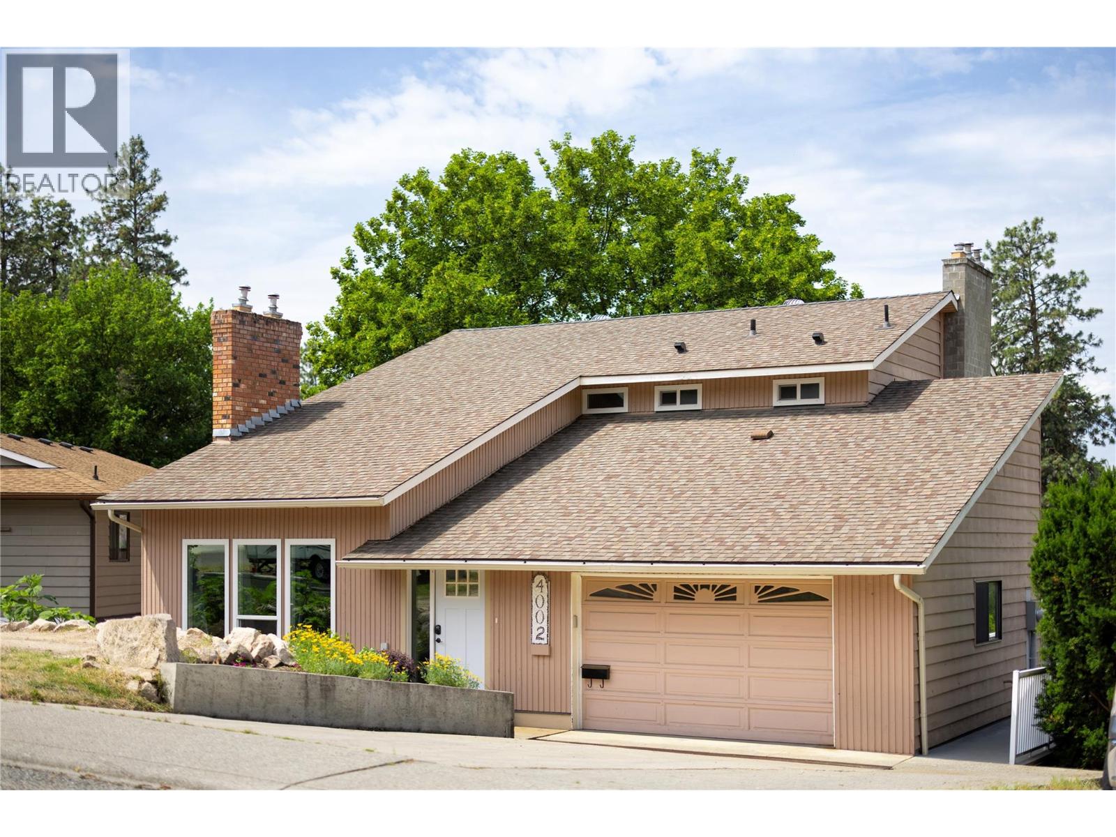 4002 15 Street, Vernon, British Columbia  V1T 8K6 - Photo 1 - 10378351