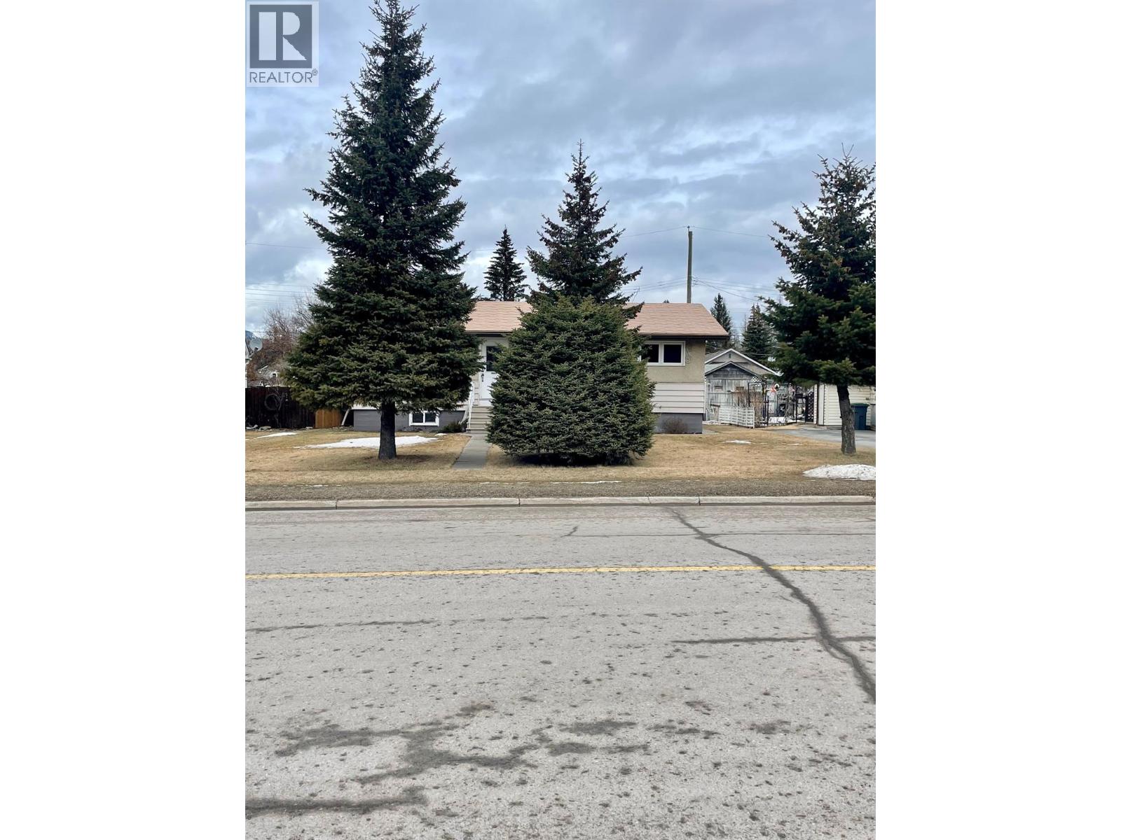 137 Spruce Avenue, Sparwood, British Columbia  V0B 2G0 - Photo 2 - 10378104