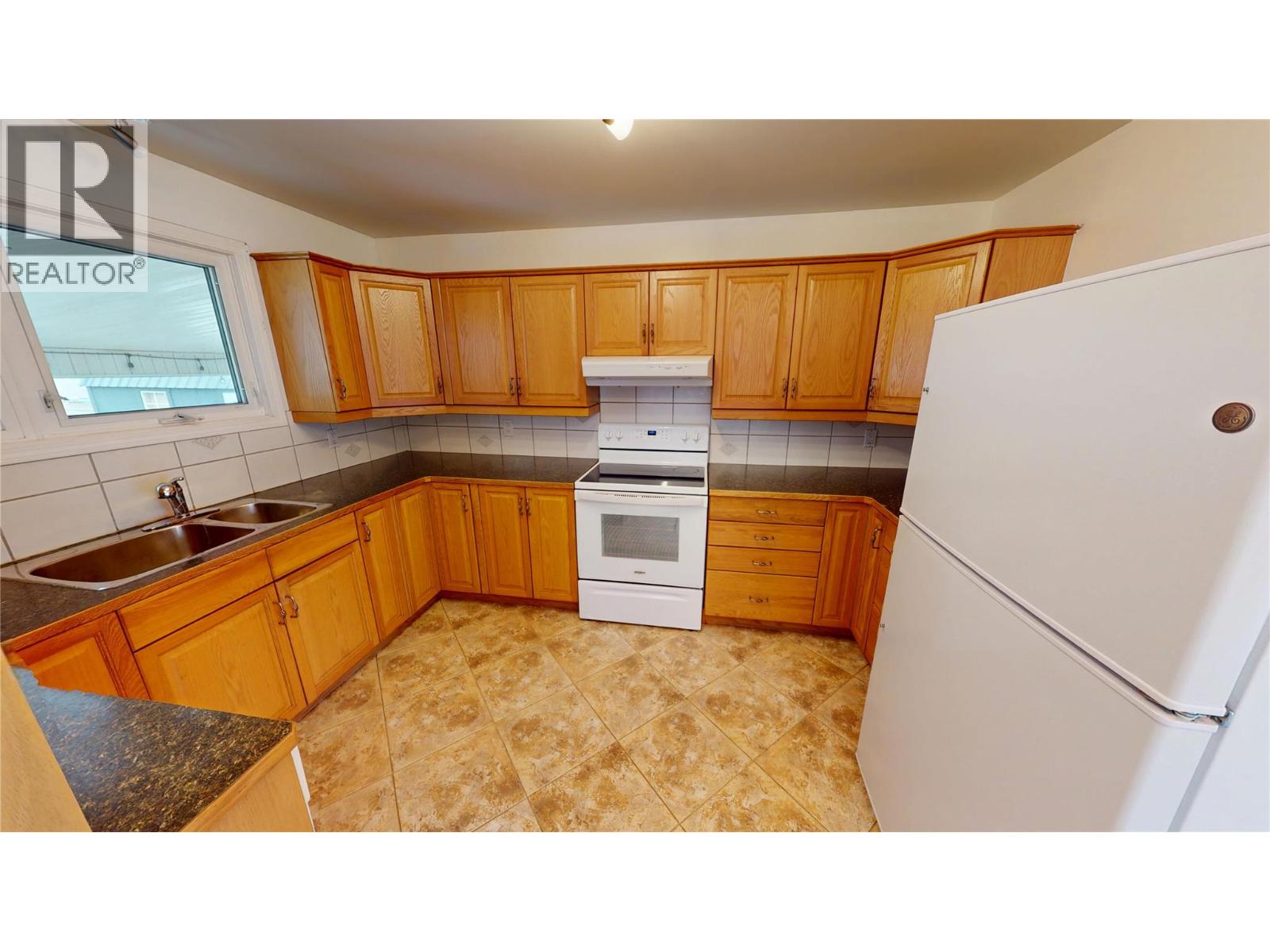 137 Spruce Avenue, Sparwood, British Columbia  V0B 2G0 - Photo 6 - 10378104