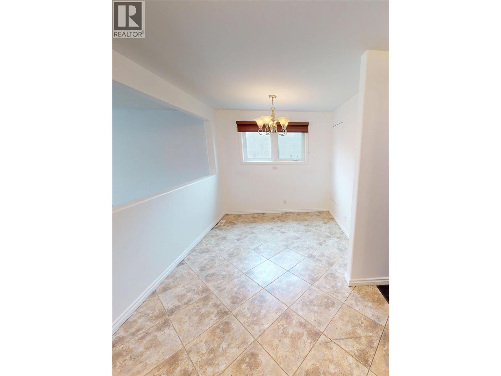 137 Spruce Avenue, Sparwood, British Columbia  V0B 2G0 - Photo 8 - 10378104