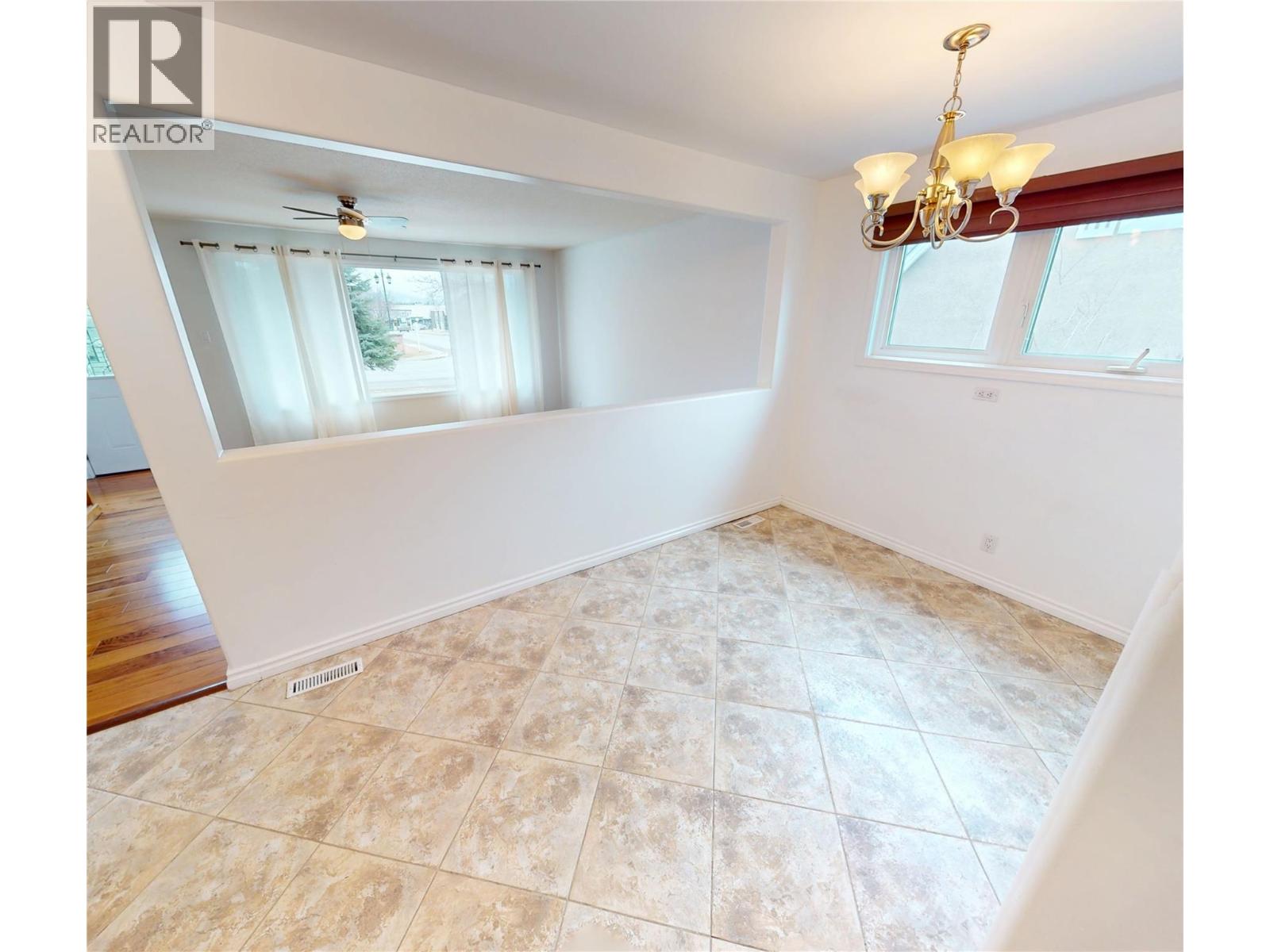 137 Spruce Avenue, Sparwood, British Columbia  V0B 2G0 - Photo 9 - 10378104