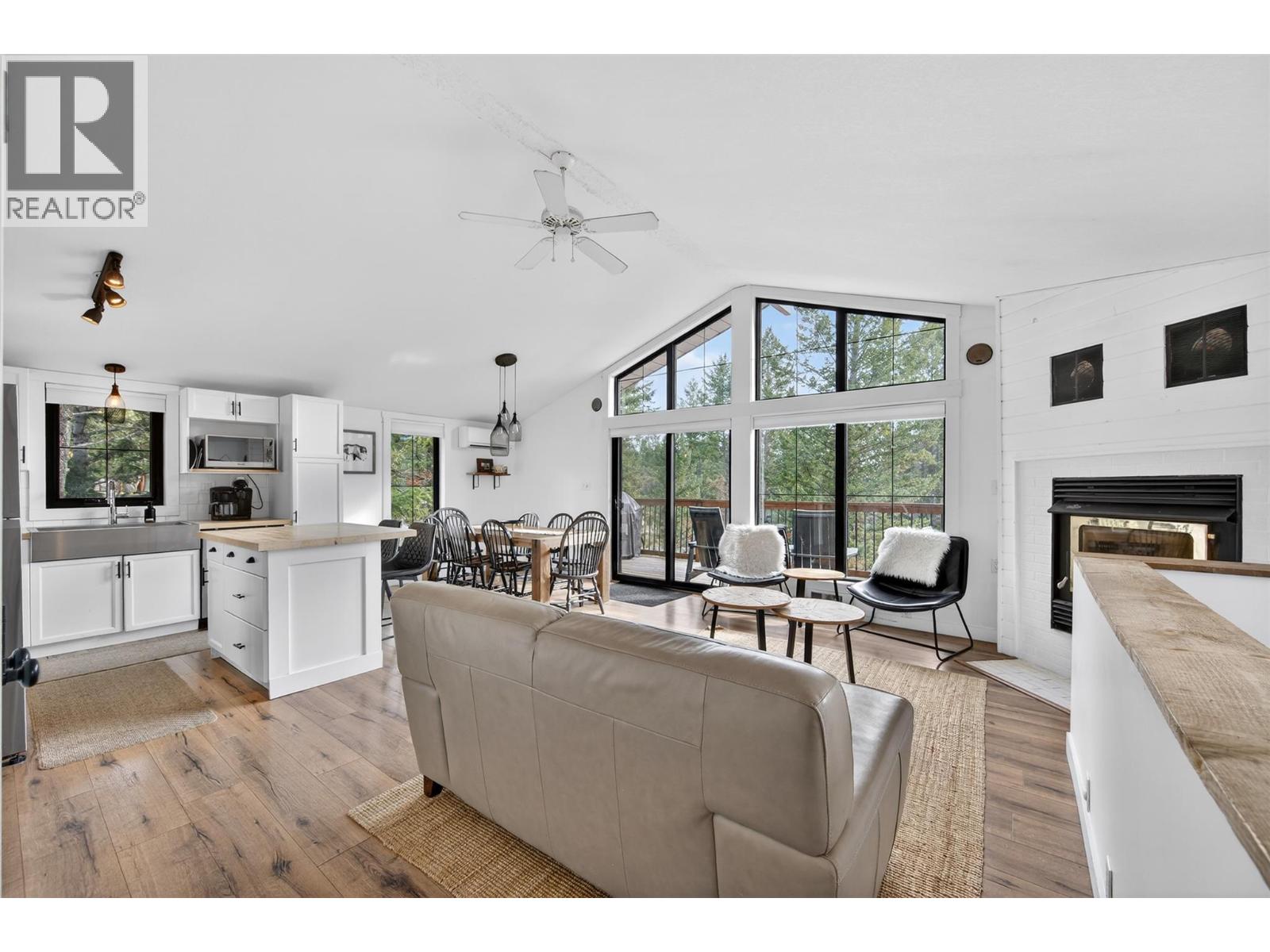 4962 Timberview Place, Windermere, British Columbia  V0A 1K3 - Photo 1 - 10378359