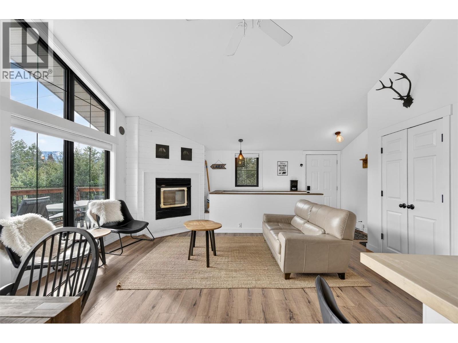 4962 Timberview Place, Windermere, British Columbia  V0A 1K3 - Photo 3 - 10378359