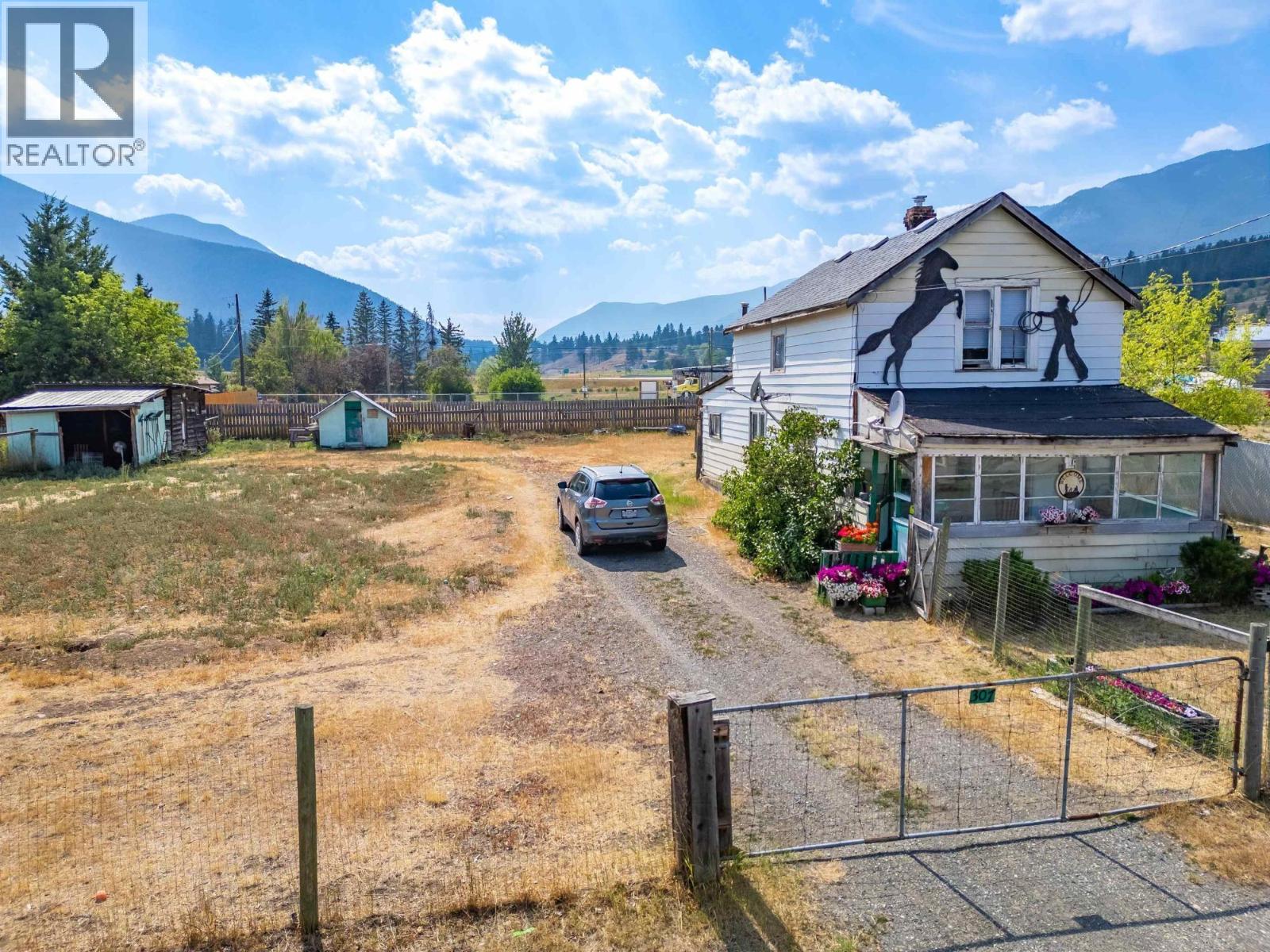 307 Smith Avenue, Clinton, British Columbia  V0K 1K0 - Photo 19 - 10378382