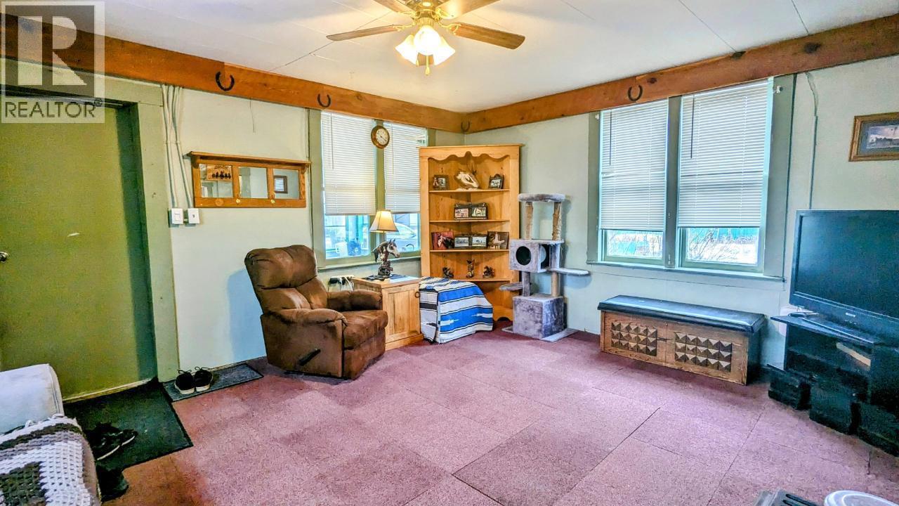 307 Smith Avenue, Clinton, British Columbia  V0K 1K0 - Photo 7 - 10378382