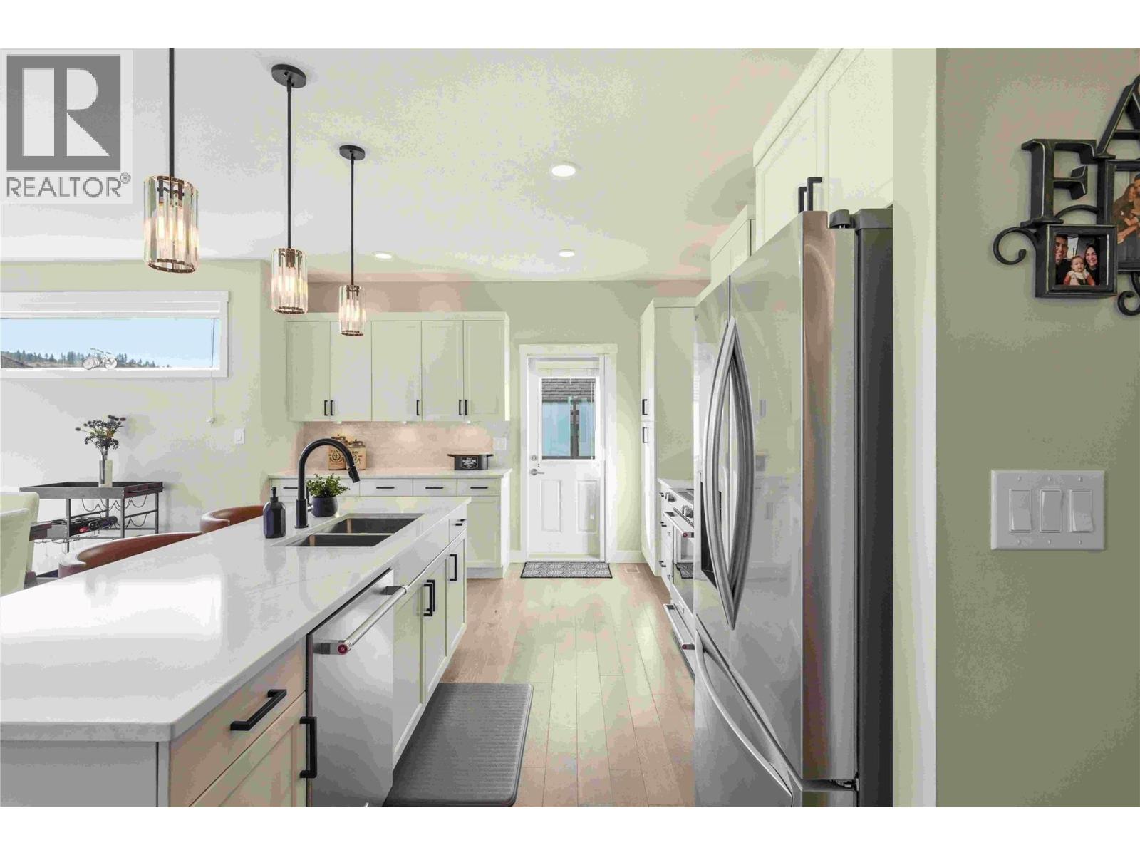 2110 Lawrence Avenue, Penticton, British Columbia  V2A 9G6 - Photo 25 - 10378346