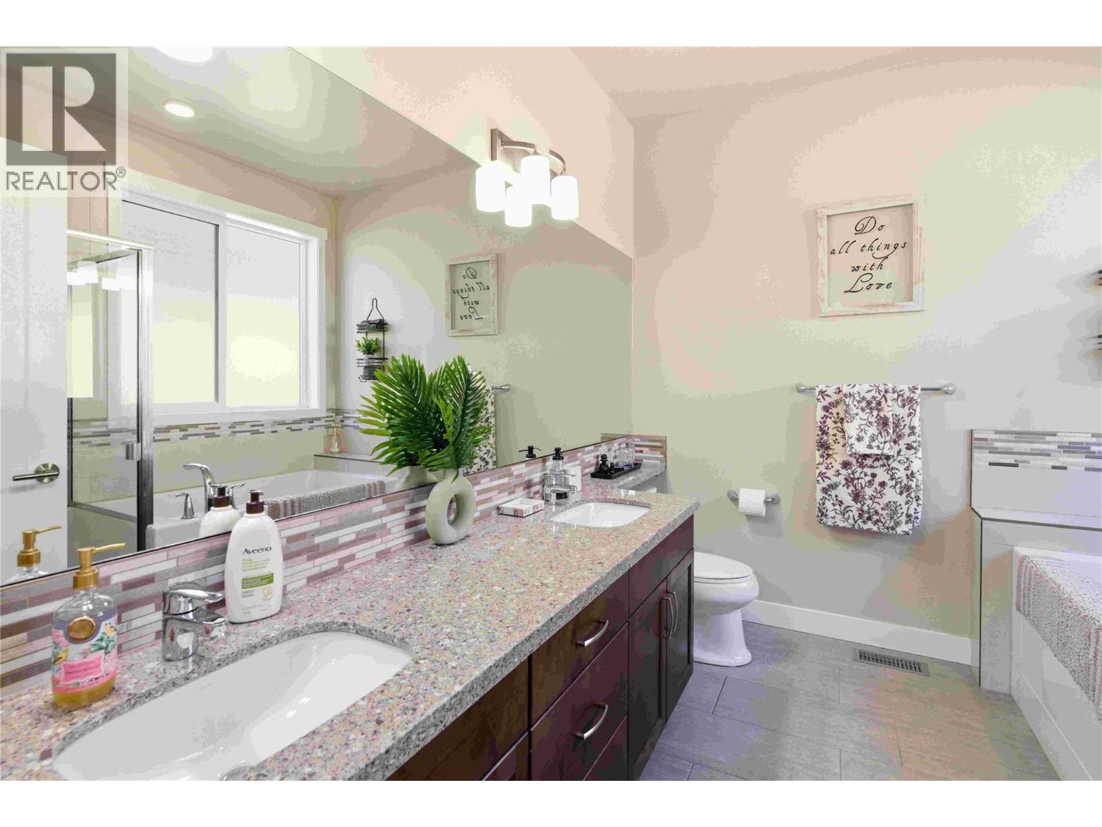 2110 Lawrence Avenue, Penticton, British Columbia  V2A 9G6 - Photo 33 - 10378346