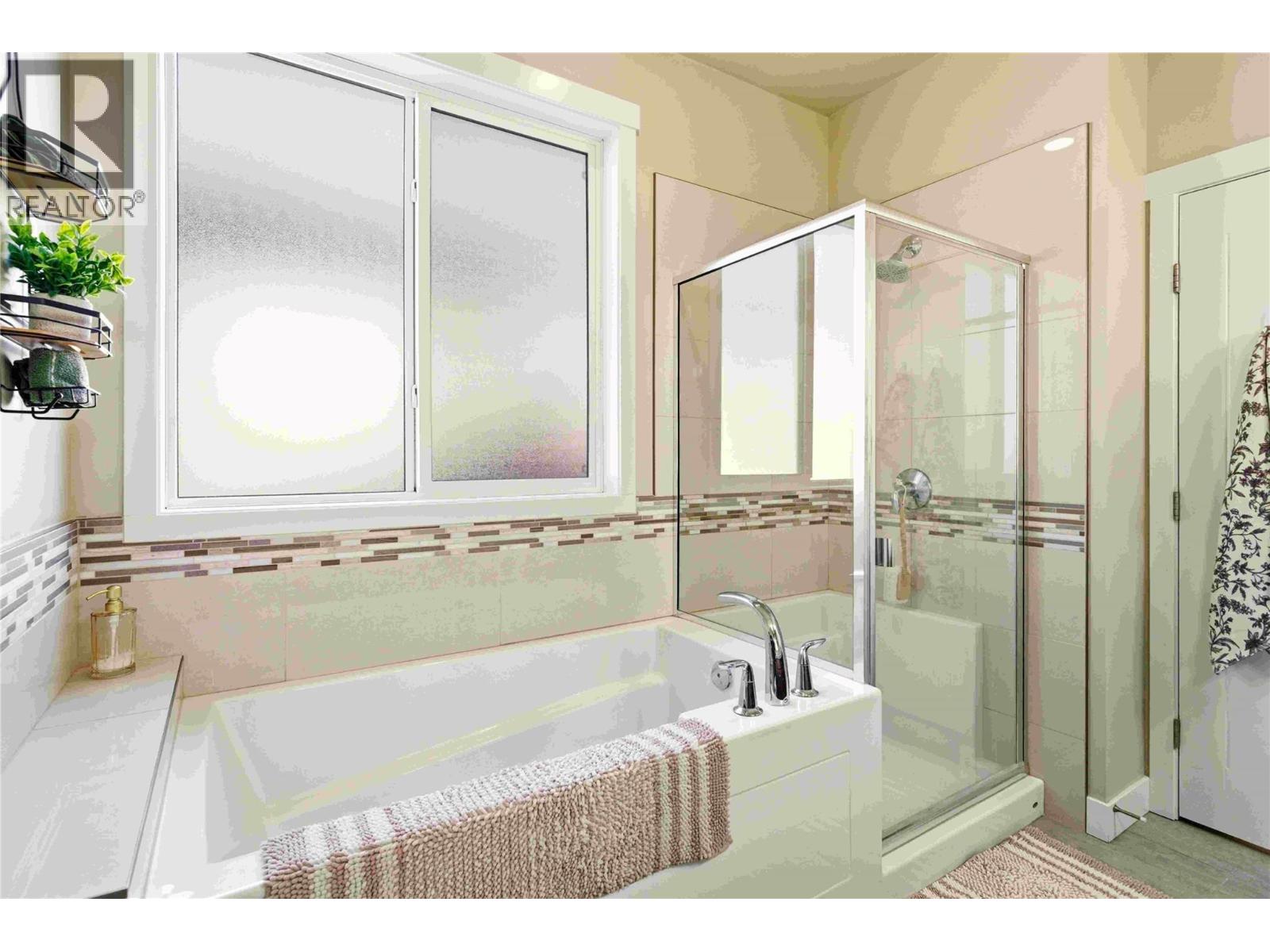 2110 Lawrence Avenue, Penticton, British Columbia  V2A 9G6 - Photo 34 - 10378346