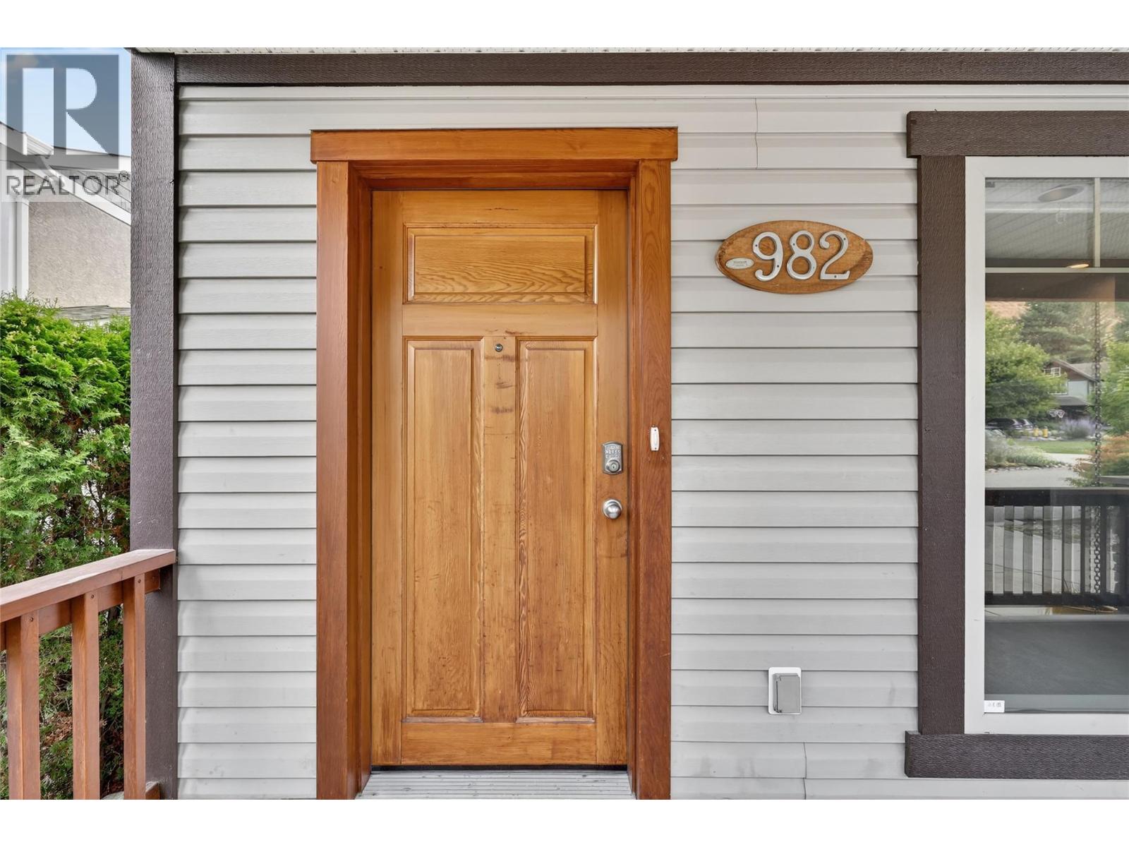 982 Paret Crescent, Kelowna, British Columbia  V1W 4X9 - Photo 8 - 10378185