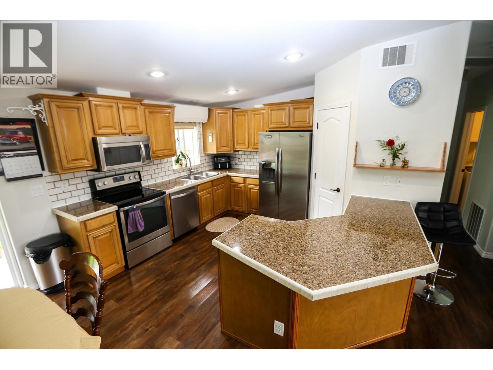 445 Siska Drive, Barriere, British Columbia  V0E 1E0 - Photo 6 - 10377727