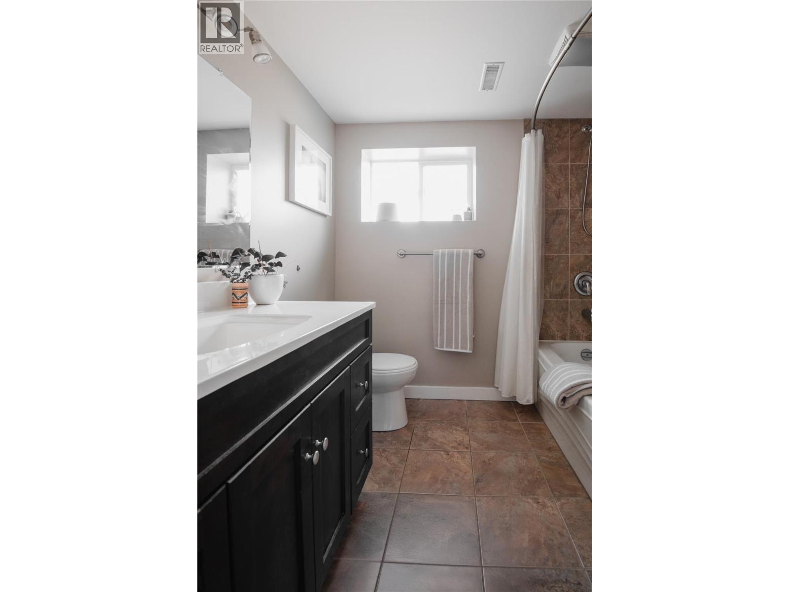 7200 Wyatt Way, Vernon, British Columbia  V1B 1R3 - Photo 12 - 10377007