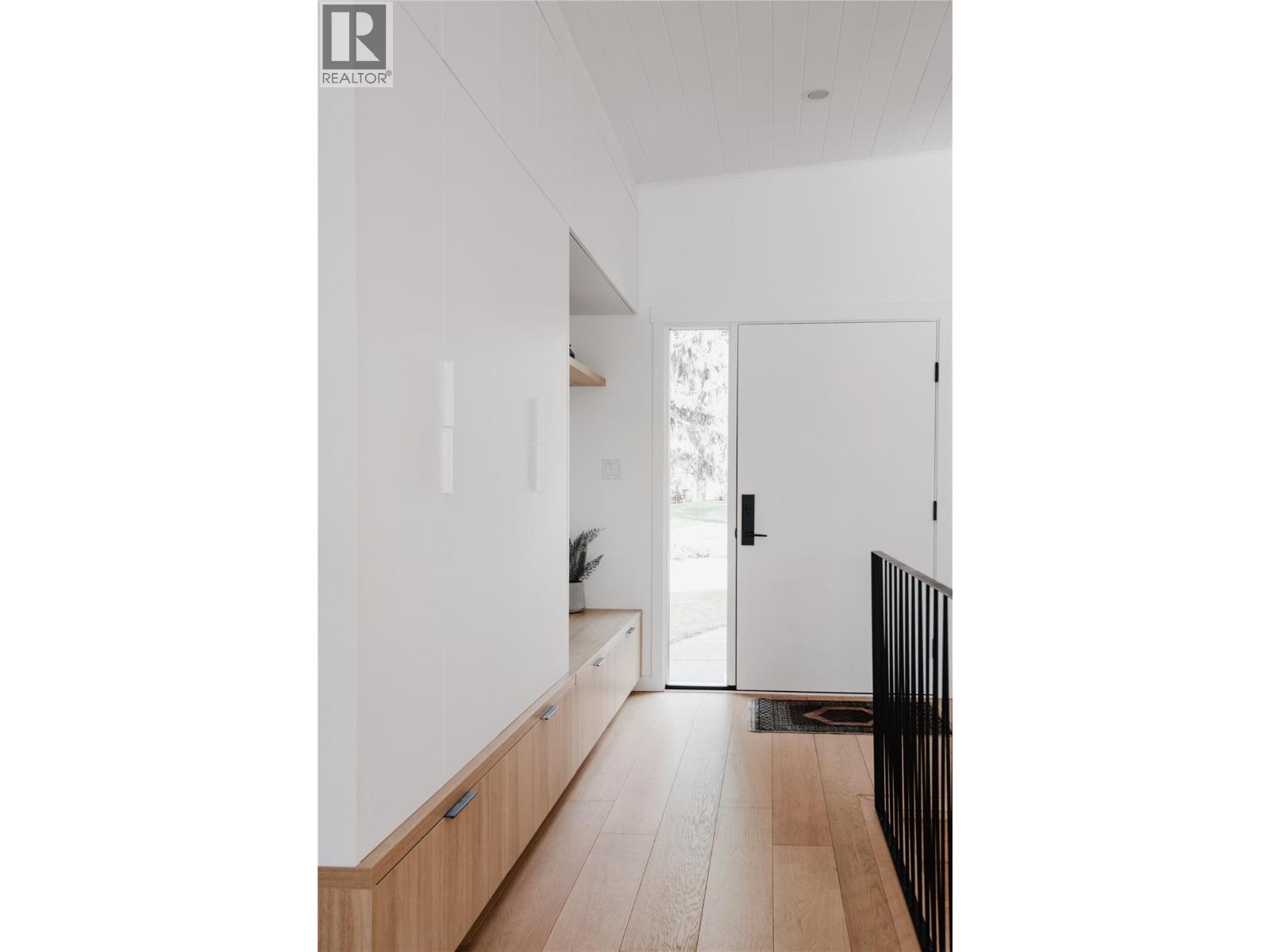 7200 Wyatt Way, Vernon, British Columbia  V1B 1R3 - Photo 3 - 10377007