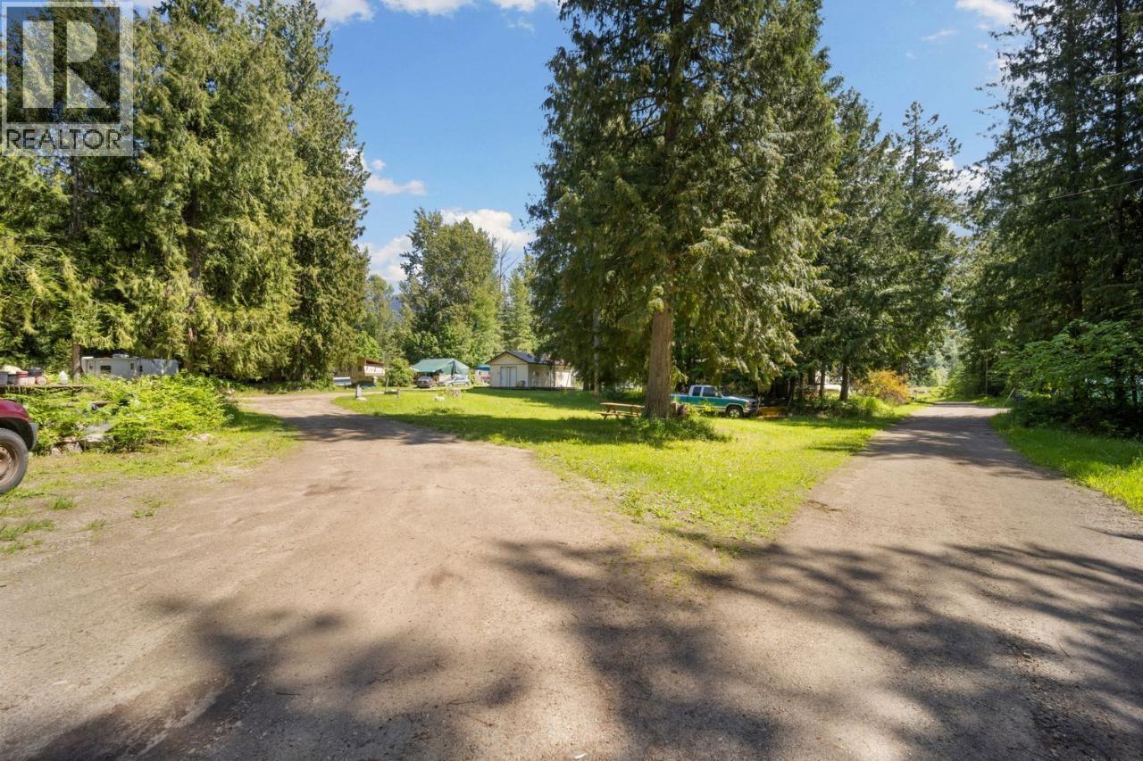 16070 3a Highway, Crawford Bay, British Columbia  V0B 1E0 - Photo 10 - 10378353