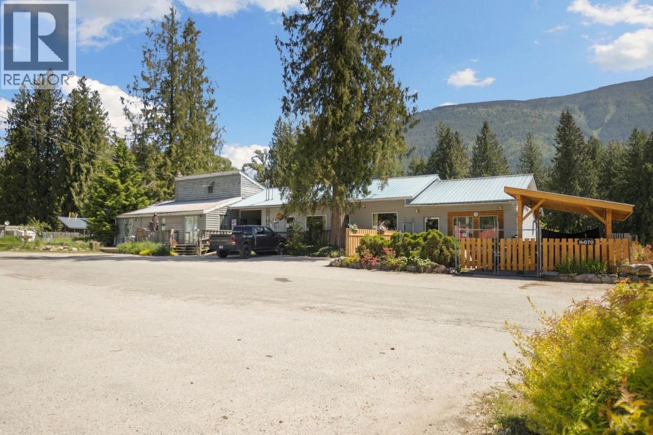 16070 3a Highway, Crawford Bay, British Columbia  V0B 1E0 - Photo 22 - 10378353