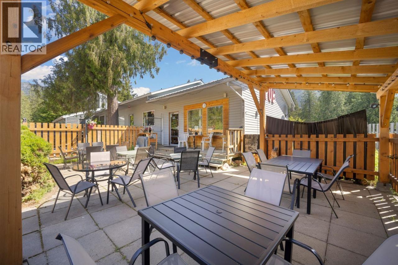 16070 3a Highway, Crawford Bay, British Columbia  V0B 1E0 - Photo 3 - 10378353