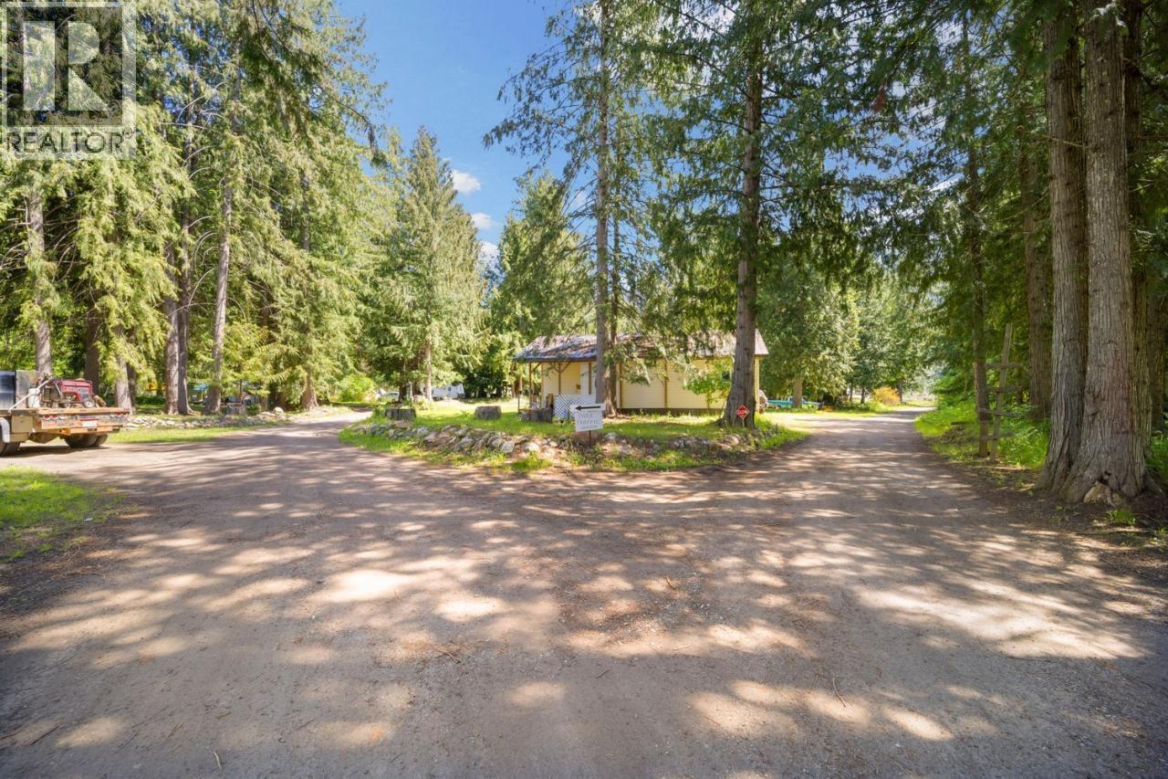 16070 3a Highway, Crawford Bay, British Columbia  V0B 1E0 - Photo 8 - 10378353