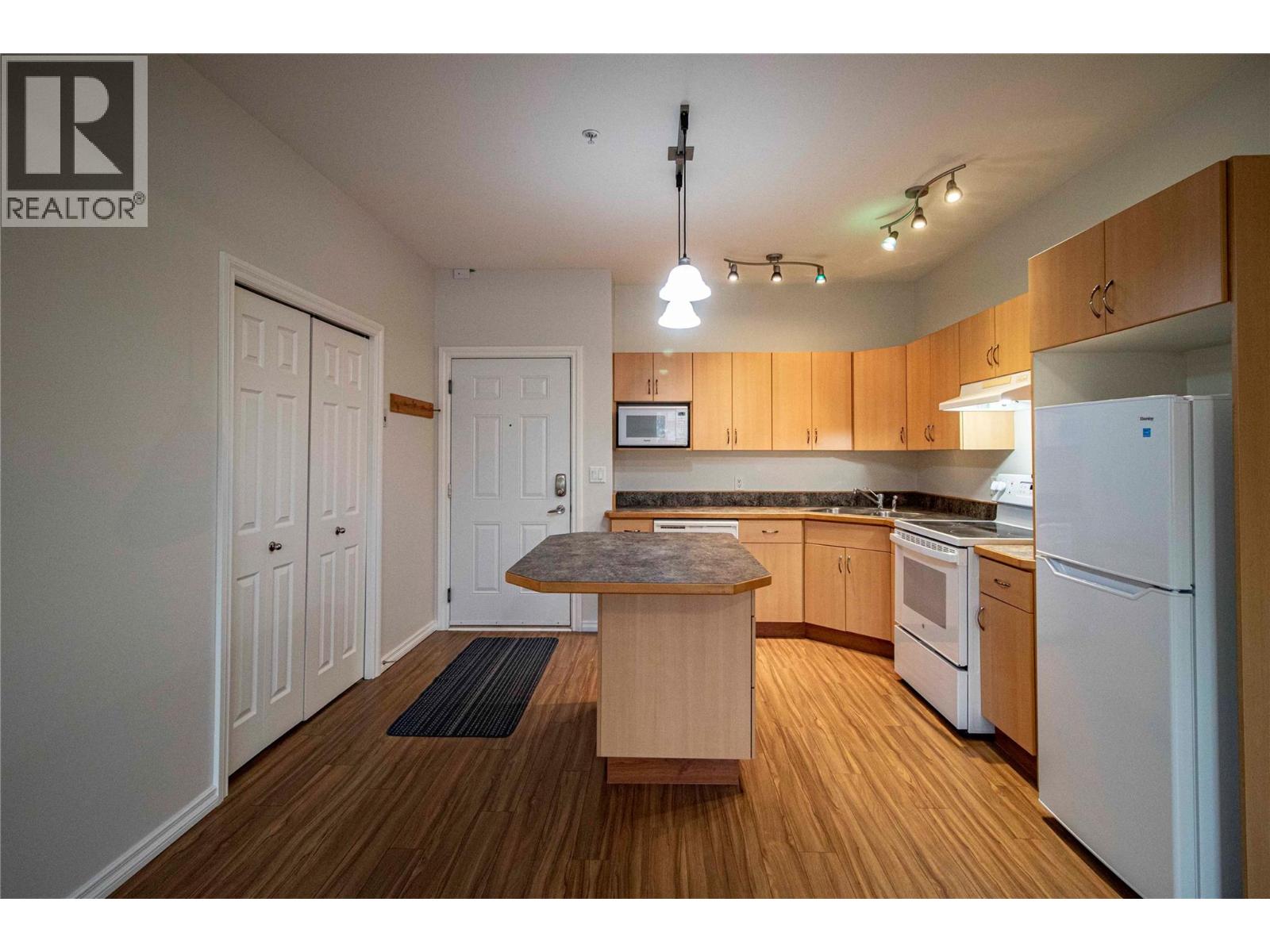 857 Fairview Road Unit# 204, Penticton, British Columbia  V2A 5Y7 - Photo 5 - 10375279