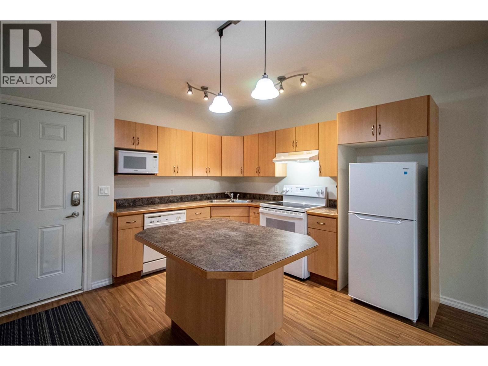 857 Fairview Road Unit# 204, Penticton, British Columbia  V2A 5Y7 - Photo 6 - 10375279