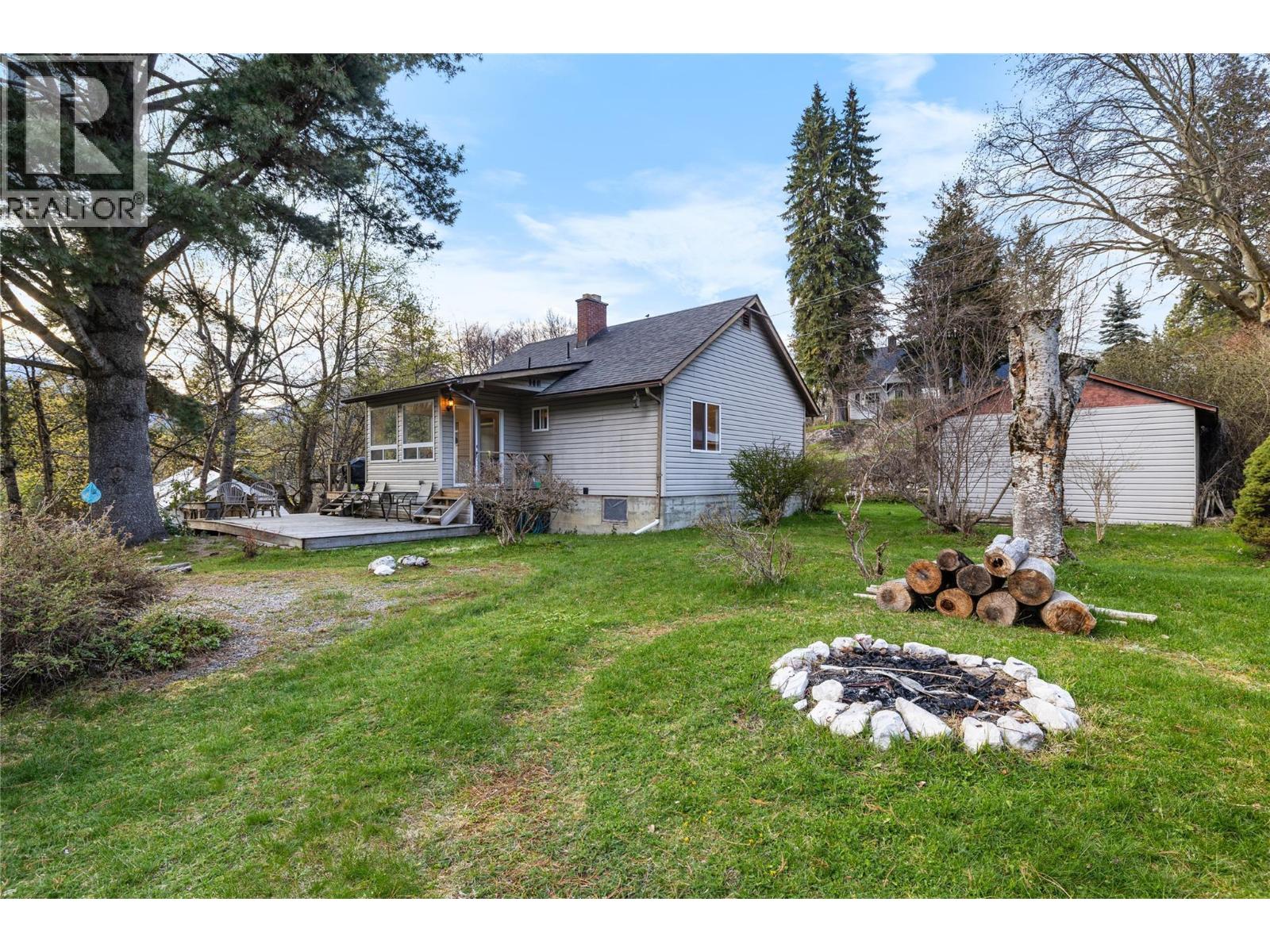 321 Golf View Street, Riondel, British Columbia  V0B 2B0 - Photo 1 - 10378343