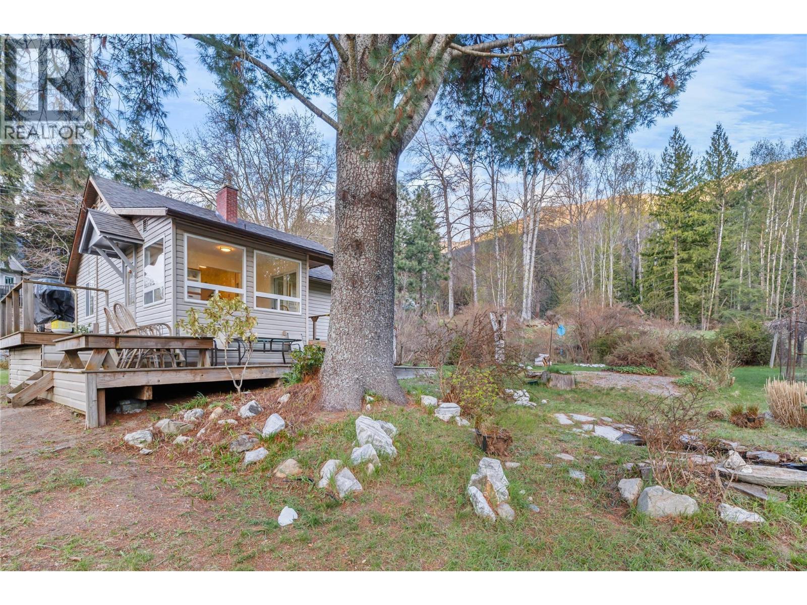 321 Golf View Street, Riondel, British Columbia  V0B 2B0 - Photo 5 - 10378343