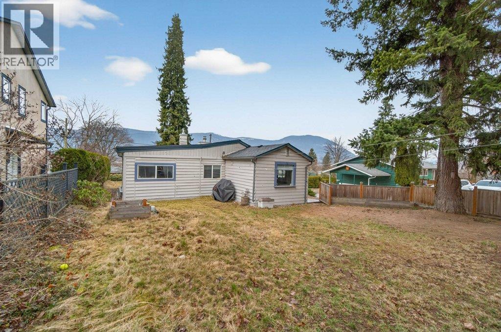 520 6 Street Se, Salmon Arm, British Columbia  V1E 4P5 - Photo 2 - 10377410