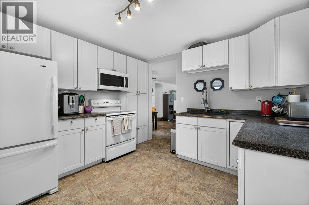 520 6 Street Se, Salmon Arm, British Columbia  V1E 4P5 - Photo 5 - 10377410