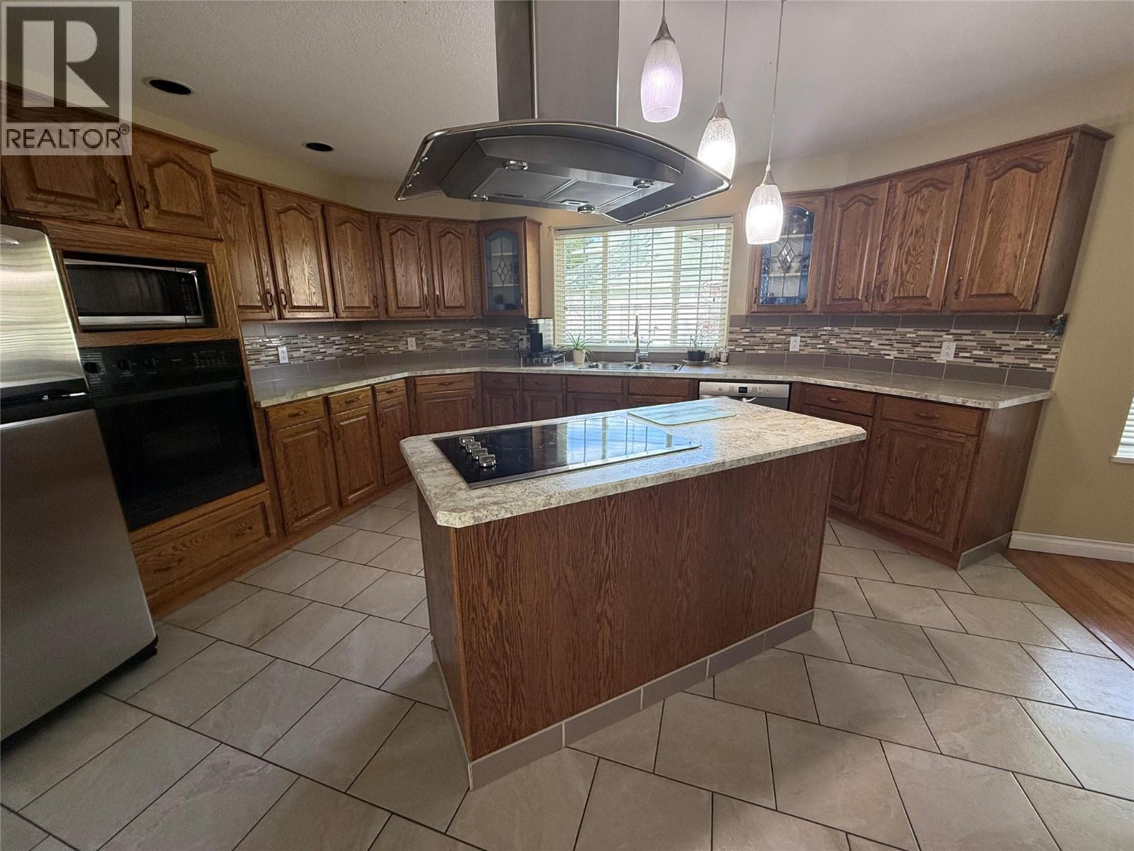 7760 Columbia Drive, Grand Forks, British Columbia  V0H 1H2 - Photo 10 - 10378373